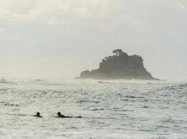 Ram's Surfing Beach,Midigama