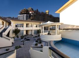 半渡供氧Holiday Villa设计师民宿, hotel cerca de Aeropuerto de Diqing Shangri-La - DIG, Shangri-La