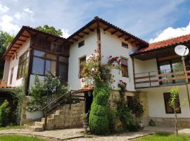 Вила Добреви, hotel com piscina em Batishnitsa