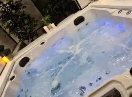 Exotic Jacuzzi Apartment with Balcony and Parking