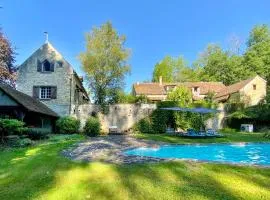 Propriété bucolique avec deux maisons, une piscine chauffée et un vaste verger