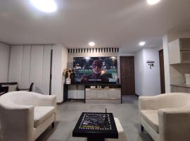Hermosa Casa en Tumbaco ! Cerca del aeropuerto de Quito y cerca de cumbaya !, hotel v destinaci Quito