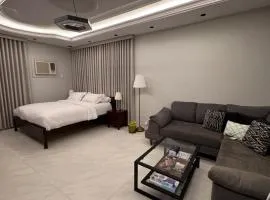 Room 002