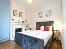 Modern Double Room W Private Bath & Free Parking, Hotel in York