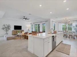 South Gulf Cove 3 Bedroom Private Home with Hot Tub