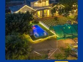 EKO STAY- Lakefront Villa