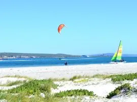 Retro Rest - walking distance to Beach, Langebaan