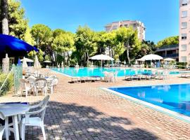 Trilo Stefano in residence con piscina, vicino al mare, hotel di Marcelli