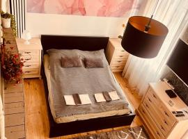 K&aacute;lv&aacute;ria with balcony, FREE PARKING and AC