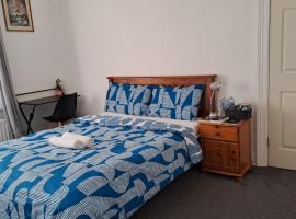 MC Suites, hotel with hot tubs in Old Walker