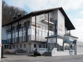 Hotel Burgwirt, hotel em Deggendorf