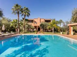 Villa Layyine avec personnel, piscine, spa et sports