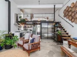 The Old Shop loft apt in the heart of Kalk Bay