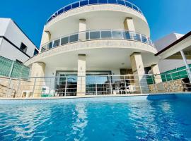 Luxury Villa Roma with Private Pool, ξενοδοχείο στο Κουσάντασι