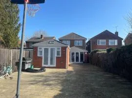 5beds10people 5minutes dr airport train station