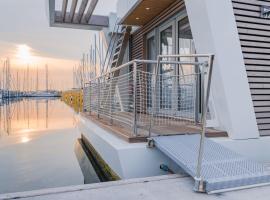 Hausboot Maritim Holiday, Hotel in Großenbrode