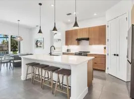ELD509 Canalfront Vacation Home