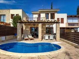 Villa HG37 Kopiaste - Newly Refurbished Villa with Private Pool & Private Garden, Aphrodite Hills, hotel v destinaci Kouklia