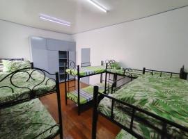 BahayMandaragat, Hotel in Manila