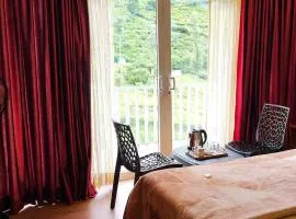 Cloud & Mist Inn-Stay with Mountain Views in Kotagiri, Near Ooty