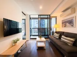 Modern Luxe Chic 2BR Near Southern Cross Station