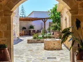 Antama Living, Luxe Stonehouse with Pool & BBQ