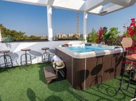 הפנטהאוז של תל אביב - דירות סטודיו מהממות ופנטהאוז משגע עם ג'קוזי פרטי, hotel amb banyeres d'hidromassatge a Tel Aviv