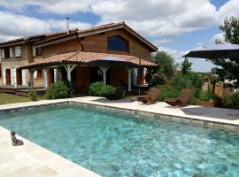 Chalet bois ALBI, hôtel à Albi