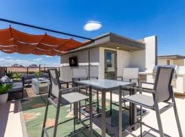 Papago Lux Townhouse with Rooftop Lounge