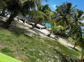 J&L beachfront bliss steps to sand an sunset views – hotel w mieście Rolleville