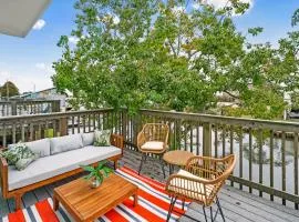 Waterfront Condo - Canal Views - Walk to Beach