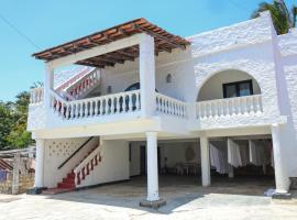 Fully furnished 2 bedroom villa in Nyali with swimming pool all en-suite 3 minutes walking distance to the beach behind city mall, hotel v destinaci Mombasa