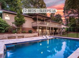 Queens Cove, hotel i Mooresville