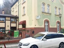 Kleine hübsche Unterkunft, Sauna im Haus, Hunde willkommen, nahe Park, Waldeisenbahn, Hermansbad, UNESCO Geopark, Nähe polnischer Markt, Top Lage für Ausflugsziele zum Wandern oder Radfahren