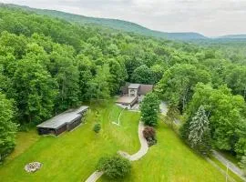 12 Private Acres, 15min to Wineries & Keuka Lake