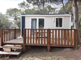 Camping 3 étoiles - Piscine - ccb0ffa, hotel v destinaci Fabrezan