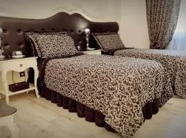 Alloggio Turistico Giulietta e ROMEO - INTERO APPARTAMENTO - Villafranca di Verona, Zimmer, Holiday Rooms