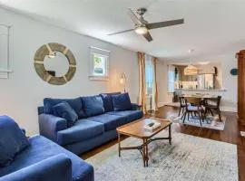 At S. Broadway An Artsy Bungalow Close to DU And Cherry Hills