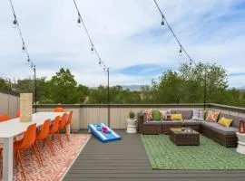 Accomodate 24 Guests with 2 Rooftops and 2 Hot Tubs and 2 Game Rooms