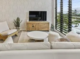 Ocean Horizons with Coral Sea Views