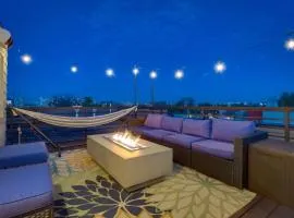 Modern And Spacious Townhouse Blocks from Downtown