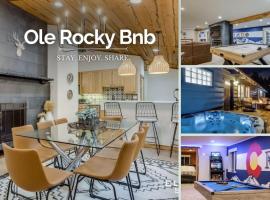 Mountain Mansion With A Hot Tub And A Sauna, hotel em Morrison