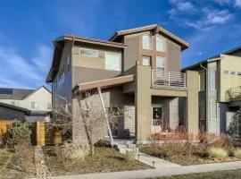 New Central Park Home Near DIA And 20mins to Downtown