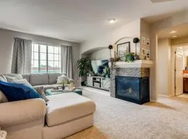 Capital Hill Condo 5 star location With Balcony