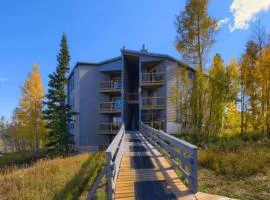 Pet Friendly With A Fireplace A Pool Near Mountain Biking And Skiing