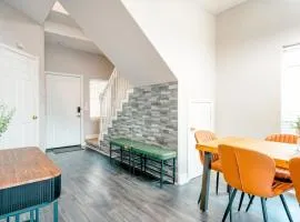 Full House HotTub Mins to UCF