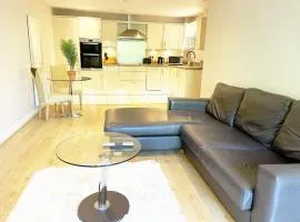 Travaal.©om - 2 Bed Serviced Apartment Farnborough