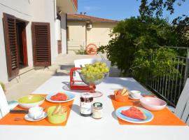 House with large terrace Empoli, hotel en Empoli
