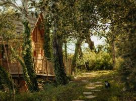 Saint-Maurice-sur-Eygues에 위치한 호텔 Cabane La Fontaine du Figuier