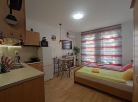 Orange Studio on Sunny Day 6 Complex, hotel in Tŭnkovo